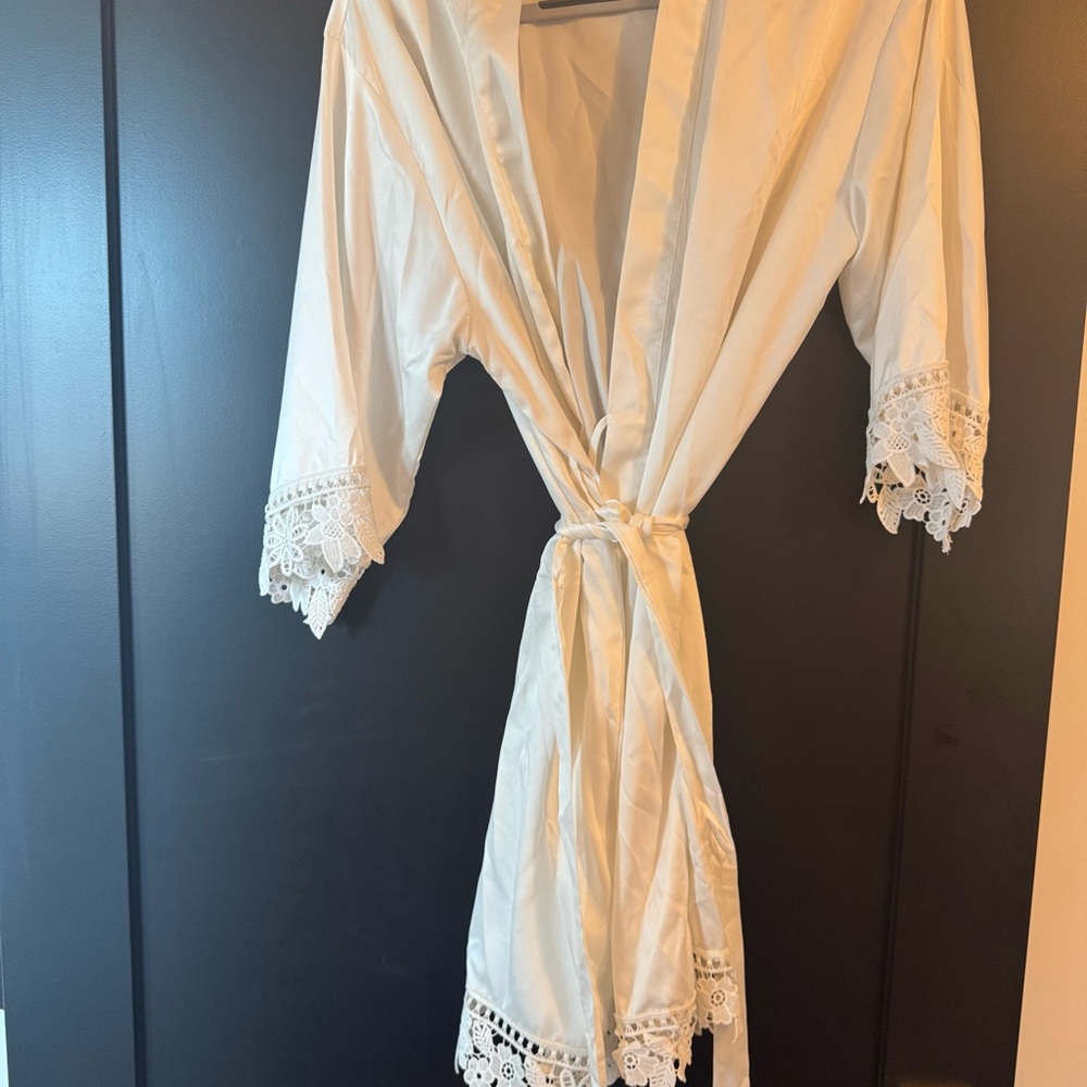 Elegant Cream Lace Trim Robe